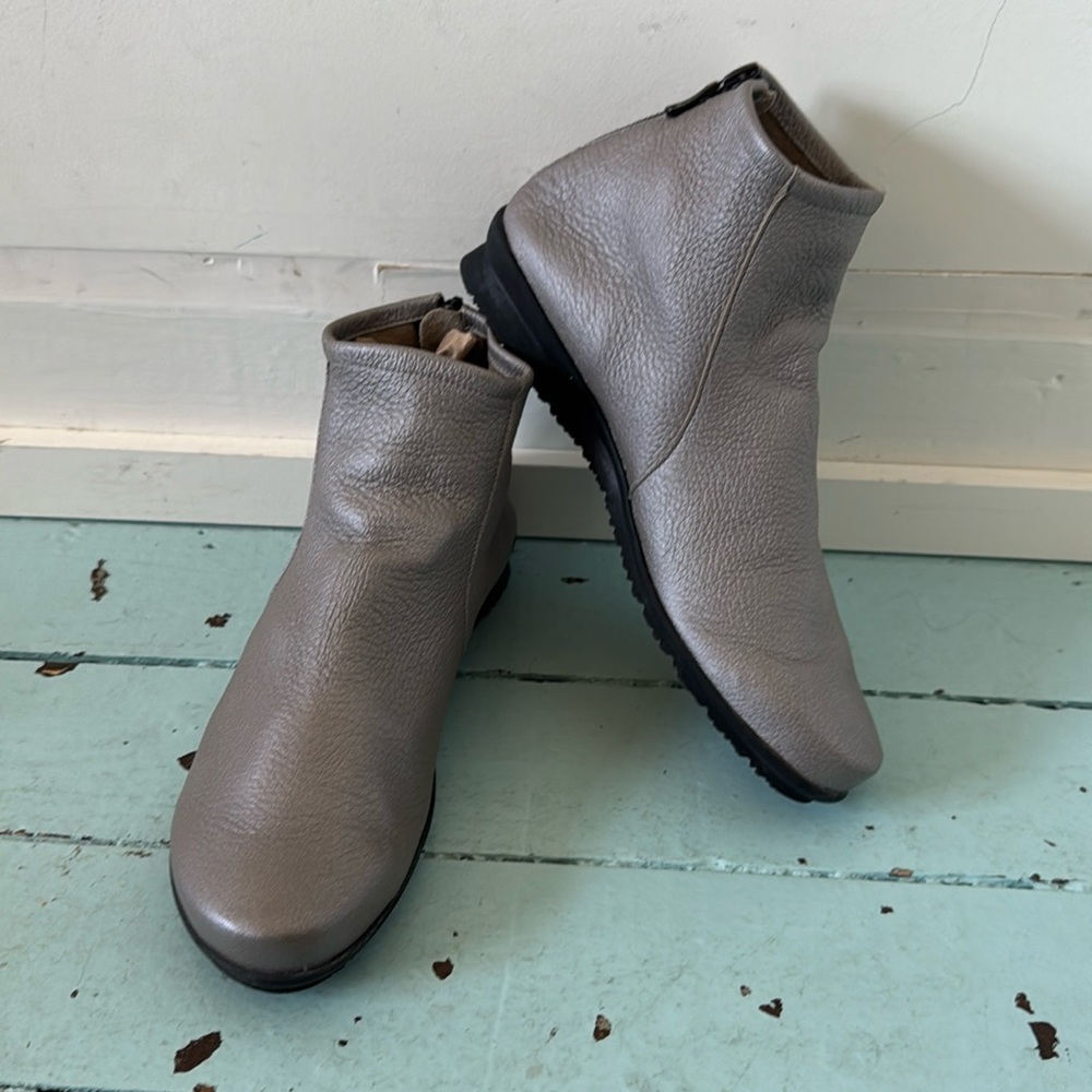 ARCHE EU 37 (US 6) BARYKY HOPI METAL ORNOIR (Silver) Leather Backzip Low Boot